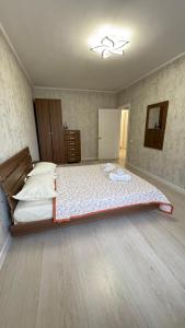 Postel nebo postele na pokoji v ubytování 3-х комнатная квартира в золотом квадрате столицы