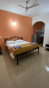 En eller flere senge i et værelse på Palm view inn