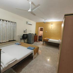 En eller flere senge i et værelse på Palm view inn