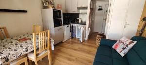 Køkken eller tekøkken på Studio avec jardin et garage