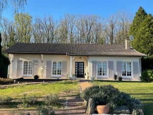 Κήπος έξω από το Bruyère et Charmes de Bourgogne