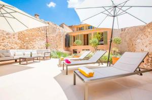 Posezení v ubytování Can Serp