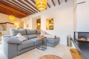 Posezení v ubytování Can Serp