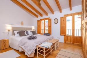 Postel nebo postele na pokoji v ubytování Can Serp + 29 fotografií