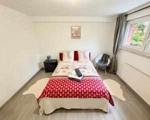 Postel nebo postele na pokoji v ubytování Spacious quiet apartment near Strasbourg + 26 fotografií
