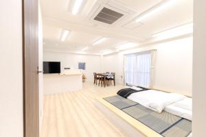 TV a/nebo společenská místnost v ubytování 匯金中葛西ビル