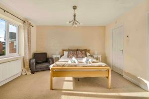 a bedroom with a bed with two stuffed animals on it at Spacious 4 Bedroom Warrington House with Free Parking Perfect for Contractors, Families and Business Guests in Great Sankey
