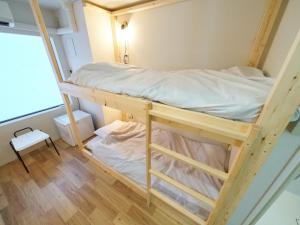 a bunk bed in a small room at RetroSpect Stay Yokohama - Vacation STAY 99033v in Yokohama +39 photos