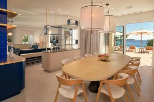 Una cocina o cocineta en Luxury Villa Hvar Deluxe Palace 1 with heated pool, gym and sauna