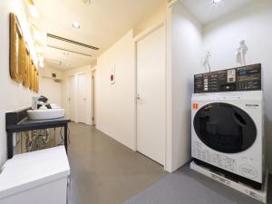 a laundry room with a washing machine and a sink at RetroSpect Stay Yokohama - Vacation STAY 03277v in Yokohama
