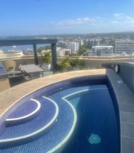 Bazén v ubytování Studio In Mooloolaba nebo v jeho okolí