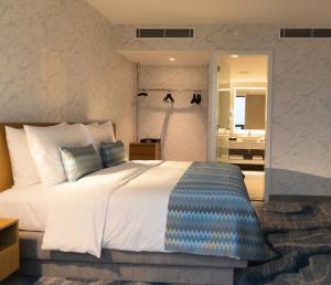 Postel nebo postele na pokoji v ubytování Symphony Style Hotel Kuwait