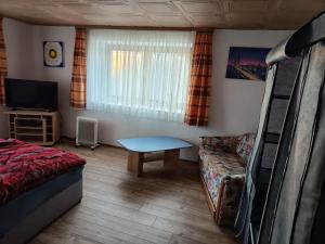 Телевизор и/или развлекательный центр в Ferienappartement am Bauernhof