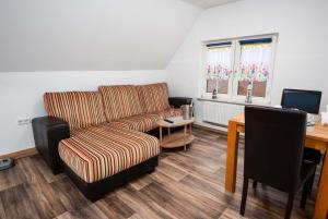 a living room with a couch and a table at Ferienwohnung Auster in Manslagt