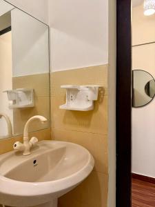 Et badeværelse på Seaside Serenity 1 BHK Condo DHA Netflix