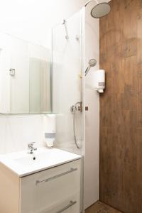 Ένα μπάνιο στο ADLER Apartments +19 φωτογραφίες