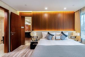 Postel nebo postele na pokoji v ubytování Ascott Huai Hai Road Shanghai, Xintiandi