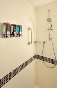 Koupelna v ubytování Hampton by Hilton Birmingham Broad Street