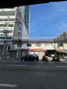 Tòa nhà nơi căn hộ tọa lạc