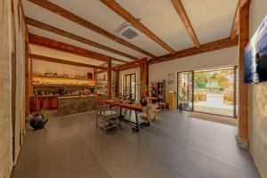 Una televisión o centro de entretenimiento en shanjue Humanities MeiSu(changjiang cabieway Branch)