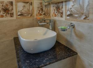 Ένα μπάνιο στο Yvon's Tropical Villa +37 φωτογραφίες