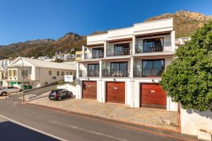 Nespecifikovaný výhled na hory nebo výhled na hory při pohledu z penzionu