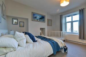 En eller flere senge i et værelse på Finest Retreats - Ingersley Cottage