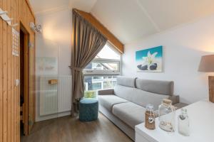 Postel nebo postele na pokoji v ubytování Zonnedorp 21 Beach Villa Joya Renesse | Luxe Strandvilla met Sauna