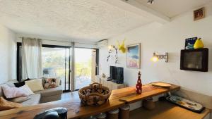 a living room with a table and a couch at Appartement Cocody 215 LUMIO in Lumio