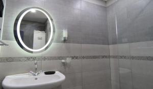 Et badeværelse på F5 Familial avec Emplacement Top à Akid Lotfi + 30 billeder