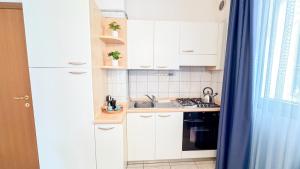 Kuchyň nebo kuchyňský kout v ubytování Liam Leo Suite by Ca-Sa Check