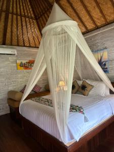 Кровать или кровати в номере Pondok Lembongan +26 фотографий