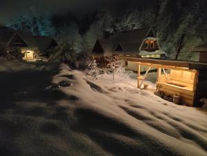 GLICZAROWA OSADA, Chata 18 osób, Domek 8 osób NA WYŁĄCZNOŚĆ, 8 sypialni z łazienkami, spokój, przyroda, wyjątkowe miejsce зимой