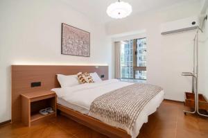 Ένα ή περισσότερα κρεβάτια σε δωμάτιο στο Guiyng Aixin International Apartment Future Ark Store