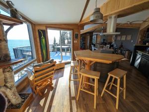 Кухня или мини-кухня в Relaxation & Adventure - Ptit Bijou by the River
 +38 фотографий