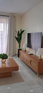 TV a/nebo společenská místnost v ubytování Lake View House- Shawmut Nakuru