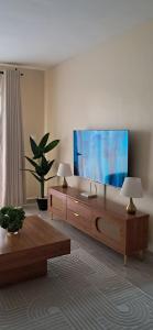 TV a/nebo společenská místnost v ubytování Lake View House- Shawmut Nakuru + 15 fotografií