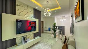 Μια τηλεόραση ή/και κέντρο ψυχαγωγίας στο Nex Home Apartment