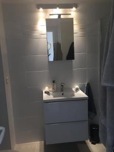 Un baño de Marco Polo 3 pers pool 4 fotos más