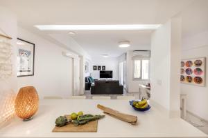 Χώρος καθιστικού στο Mackenzie Leo Seafront Suite