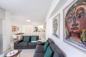 Χώρος καθιστικού στο Mackenzie Leo Seafront Suite +34 φωτογραφίες