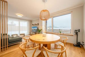 Χώρος καθιστικού στο Mountain Paradise Apartments - by myNests