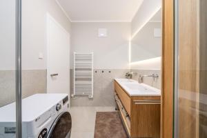 Ένα μπάνιο στο Mountain Paradise Apartments - by myNests +42 φωτογραφίες