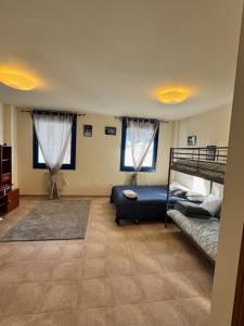 Ένα ή περισσότερα κρεβάτια σε δωμάτιο στο Precioso apartamento en San Isidro , ski , snow