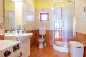 Koupelna v ubytování Apartment Petar in Begi + 21 fotografií