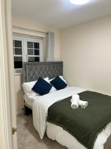 En eller flere senge i et værelse på The Cosy Geordie