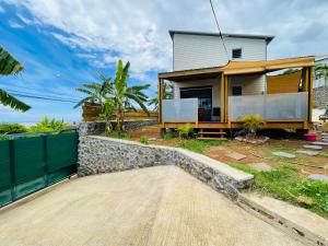 Το κτήριο όπου στεγάζεται  η παραθεριστική κατοικία