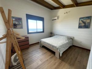 Ένα ή περισσότερα κρεβάτια σε δωμάτιο στο Bungalow grand T2 saint leu