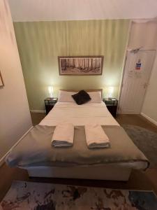 Postel nebo postele na pokoji v ubytování Red Lion