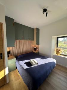 Ένα ή περισσότερα κρεβάτια σε δωμάτιο στο Maison avec jardin, wifi, parking, vidéo projecteur